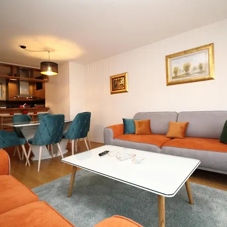 Franca A2-parking Garage Apartmán *